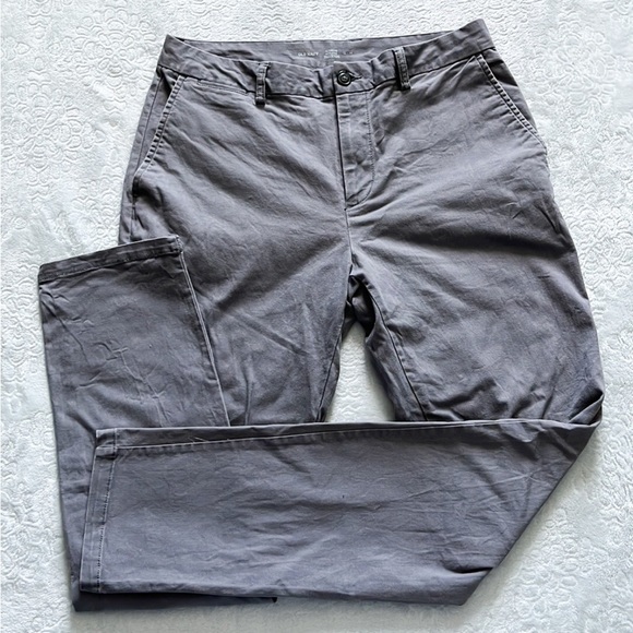 Old Navy Men’s Athletic Ultimate Tech Built-In Flex Chino Pants 32x34 - Picture 3 of 6